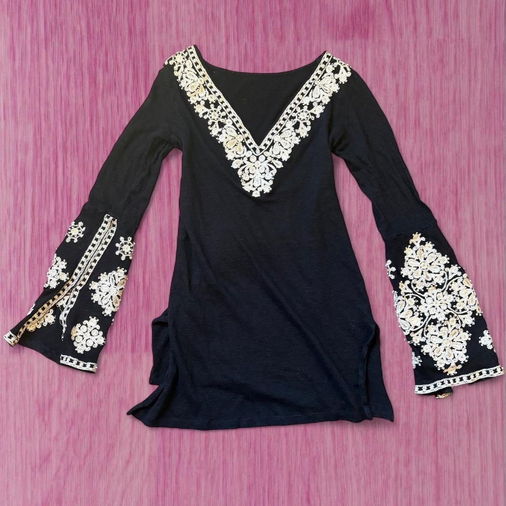 Y2k embroidered black and white bell sleeve top with beaded details